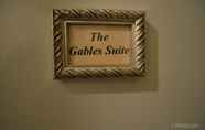 Lobby 2 Cedar Gables Inn