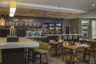 Quầy bar, cafe và phòng lounge Courtyard by Marriott Nashville Goodlettsville