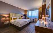 Bedroom 2 Bonn Marriott Hotel