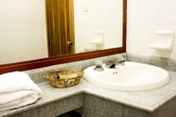 Toilet Kamar Hotel Prado 72