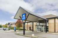 Exterior Days Inn by Wyndham Peterborough