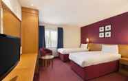 Bedroom 2 Days Inn by Wyndham Peterborough