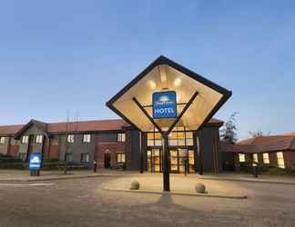 Exterior 2 Days Inn by Wyndham Stevenage North