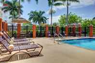 Swimming Pool Hyatt Place Ft. Lauderdale Airport & Cruise Port