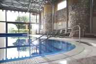 Kolam Renang Hotel Makar Sport & Wellness