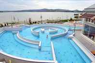 Swimming Pool Hotel Velence Resort & Spa