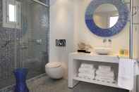 Toilet Kamar La Residence Mykonos Hotel Suites