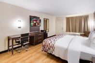 Phòng ngủ Red Roof Inn & Suites Commerce - Athens