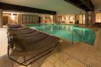 Kolam Renang Leonardo Hotel Lago di Garda – Wellness and Spa