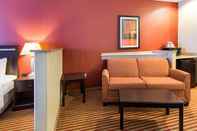 Common Space Comfort Inn Orange