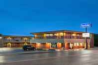 Bangunan Travelodge by Wyndham Dawson Creek