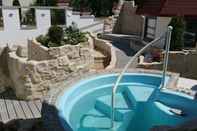 Swimming Pool Seebauer Hotel Gut Wildbad