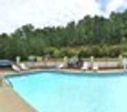 Swimming Pool 5 Red Roof Inn Cartersville–Emerson/LakePoint North