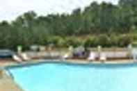 Swimming Pool Red Roof Inn Cartersville–Emerson/LakePoint North