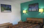 Bedroom 4 Pacific Coast Inn