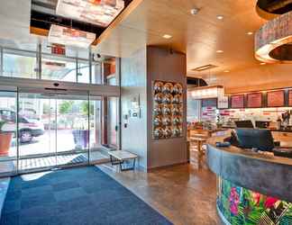 Lobby 2 Aloft Phoenix Airport