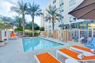 Swimming Pool Aloft Phoenix Airport