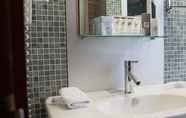 In-room Bathroom 6 Limak Ambassadore - Special Class