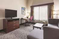 Common Space La Quinta Inn & Suites by Wyndham Fresno Northwest