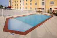 Swimming Pool Red Roof Inn & Suites Beaumont