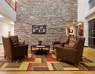 Lobby 2 Red Roof Inn & Suites Beaumont