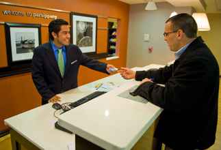 Lobby 4 Hampton Inn & Suites Parsippany/North