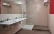 In-room Bathroom 3 Hotel Naval Sestao