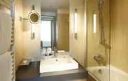 In-room Bathroom 6 Citadines Arnulfpark Munich