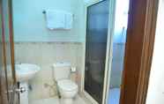 Toilet Kamar 4 Hotel Maharaja Residency