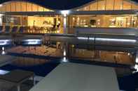 Swimming Pool Suites Blue Hotel
