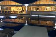 Kolam Renang Suites Blue Hotel