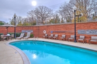 Swimming Pool Courtyard Marriott Clemson