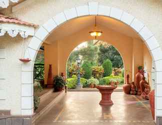 Lobby 2 WelcomHeritage Golf View