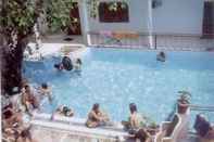 Swimming Pool Hotel Oasis