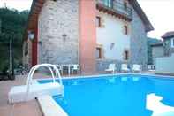 Swimming Pool Hotel Cosgaya
