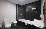 Phòng tắm bên trong 7 Hotel Oca Insua