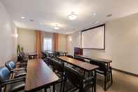 Functional Hall Extended Stay America Suites San Antonio North