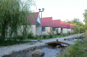 Bên ngoài 4 Qabala River Palace