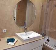 In-room Bathroom 6 Your OWM Mar