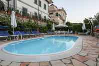 Swimming Pool Hotel La Pergoletta