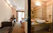 Phòng tắm bên trong 4 Hunguest Hotel Apollo