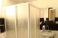 In-room Bathroom Ada Suit