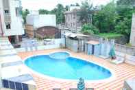 Swimming Pool Hotel Samrat