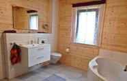 In-room Bathroom 6 Holzblockhaus Stark