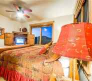 Bedroom 6 Aspen Lodge 4301