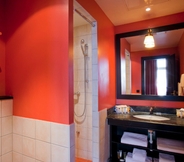 In-room Bathroom 6 Villars Palace