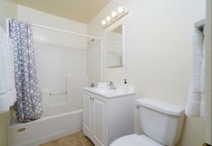 其他 7 Incredible 3br/ 3BA Apt in Pacific Beach by Domio