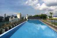 Kolam Renang A Modern and Luxurious Living - Adults Only