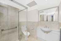 Toilet Kamar Accommodate Canberra - The Summit