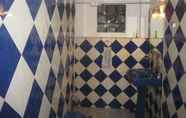 Phòng tắm bên trong 4 Ceylon Hostel - Colombo Int Airport